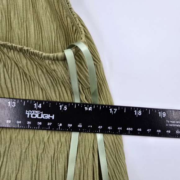 New In Olive Green Crinkle Spaghetti Strap Jumpsuit Romper Size Small - Picture 10 of 11